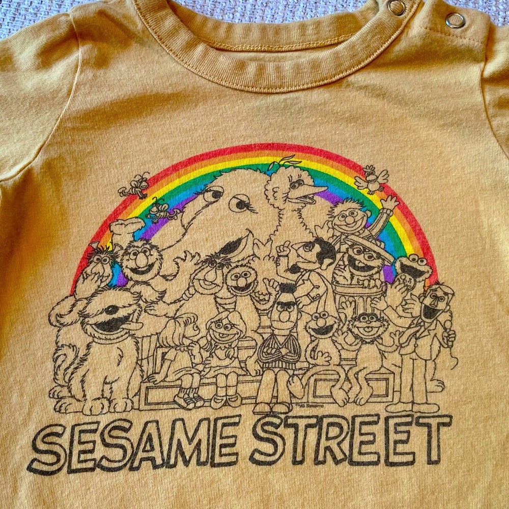 Baby Gap Sesame Street Onesie 6-12 month Soft Organic Cotton Yellow